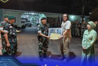 Foto: Danmenarmed 2 Kostrad Berikan Jam Pimpinan kepada Seluruh Warga Menarmed 2 Kostrad