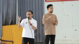 Foto: Perwakilan Ketua Panti Sosial Bina Netra dan Rungu Wicara (PSBNRW) Cahaya Batin, Yayan Firmansyah didampingi oleh Juru Bahasa Isyarat, mengajak masyarakat agar dapat bersama-sama untuk berkontribusi dalam mewujudkan pendidikan yang inklusif dan berdaya.