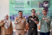 Foto: Kepala Seksi Intelijen Kejari Jakbar, Marjuki dan Asisten Pemerintahan Sekretaris Kota Jakarta Barat, Firmanuddin Ibrahim