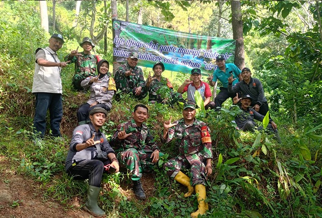 Langkah Kodim 0806/Trenggalek menanam pohon di kawasan sumber air menjadi kontribusi nyata