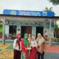 Foto: Siswa berprestasi Khanza Adelia Shakila didampingi kepsek SDN Grogol Utara 16 Ibu Dewi Mulyana dan Guru pembimbing Ibu Cita dan Ibu Siti