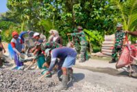 Lettu Inf Suparman  Walaupun di hari libur Anggota Satgas TMMD tetap melaksanakan tugas dan sudah menjadi komitmen TNI dalam mensejahterakan masyarakat