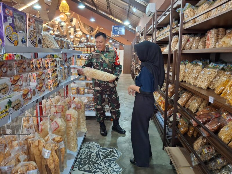 Serda Tito Babinsa Kelurahan Danukusuman Koramil 03/Serengan Kodim 0735 Surakarta