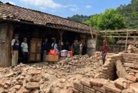 Jajaran Koramil 0806-11/Panggul bersama Pos Unit BPBD Kecamatan Panggul dan relawan Kampung Siaga Bencana (KSB) bergerak cepat