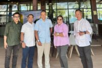 Keterangan foto, dari kiri ke kanan: Rio Winto, Daniel Windriatmoko, Agung Praptono, Nonnie Rering, dan Tb Adhi, wakabid kerja sama & hubungan antarlembaga PWI Jaya.