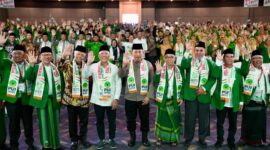 Menteri Koordinator Bidang Pangan Zulkifli Hasan, bersama Kapolri menghadiri acara pembukaan Muktamar PUI ke-15 di Convention Hall Smesco, Pancoran