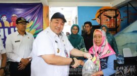 Wawali Jakpus bersama kader PKK dan pengurus RPTRA Rusun Tanah Tinggi