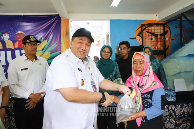 Wawali Jakpus bersama kader PKK dan pengurus RPTRA Rusun Tanah Tinggi