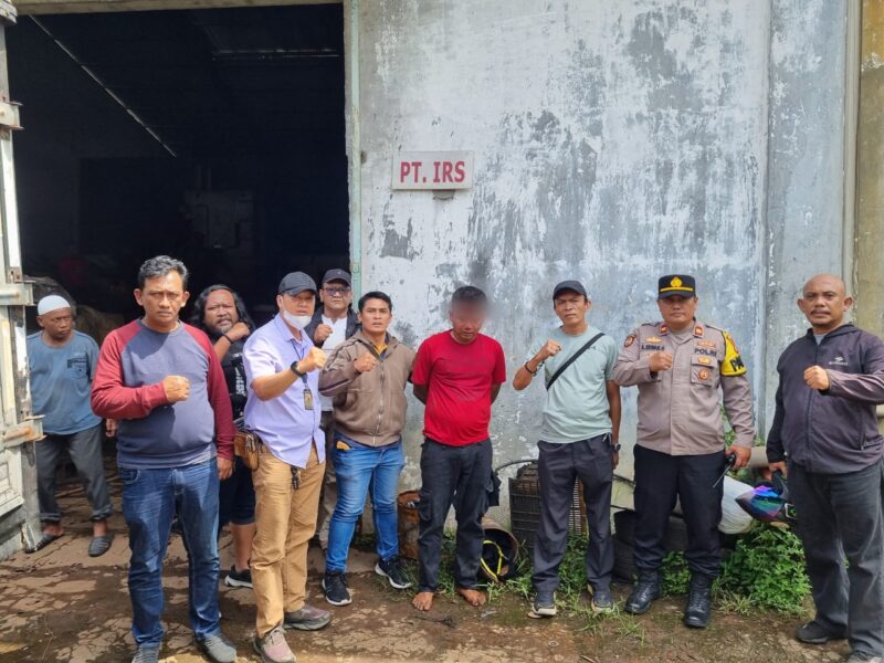 Kanit Intel AKP Samsul Bahri dan Kanit Reskrim AKP Parman Gultom Bersama Anggota