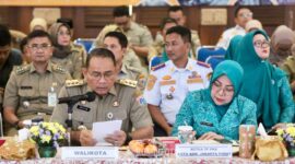 Wali Kota bersama ketua PKK dan bersama seluruh ASN Jakpus 