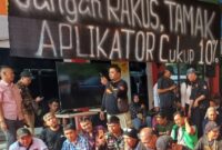 Foto: Rendy Prasetyo selaku Ketua Abjarsi, Aries Renaldi dan Kemed sebagai perwakilan driver online roda empat dan roda dua, Laura Valentyna Siregar dari kalangan UMKM