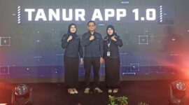 Foto: Pemilik PT Tanurmutmainah Bapak Muhammad Reza Pahlevi dan jajaran direksi