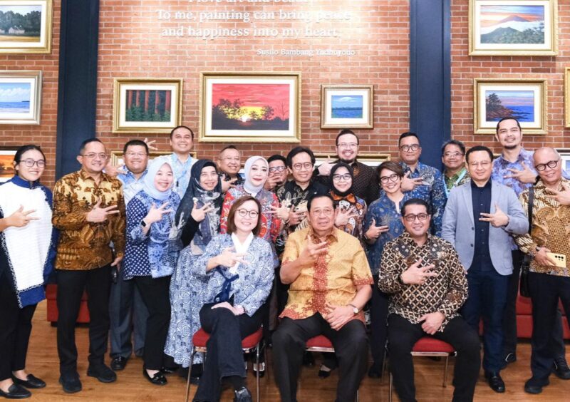 Foto: SBY bersama KemenEkraf dan Jajaran. (Dok-Istimewa).