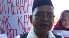 Foto: Puluhan Warga RW 07, Kelurahan Sukapura, Kecamatan Cilincing Unras di Balai Kita Jakarta Utara, Senin (5/5/2025). (Dok-Istimewa).