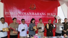 Foto: Sesaat Sebelum Proses Pemusnahan Barang Bukti di Halaman Kejaksaan Negeri Jakarta Timur, Selasa (27/5/25). (Dok/Fhm/Okj).