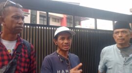 Foto: Koordinator UMKM KBMI Andi Rifaldi Didampingi Kuasa Hukum dan Orang Tua Daeng Amir Bugis. (Dok/Fhm/Okj).