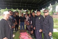 Rombongan ziarah dipimpin oleh Presiden KAI, Dr. Nasrullah Nawawi, S.H., M.H., bersama Sekjen Dr (C) Antoni, S.H., M.H., serta Penasihat KAI, Erman Umar, S.H. Hadir pula sejumlah advokat senior serta anggota dari berbagai wilayah