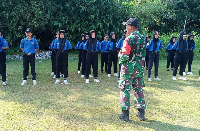 TNI Tanamkan Jiwa Nasionalisme Pelajar Trenggalek Lewat Pelatihan PBB