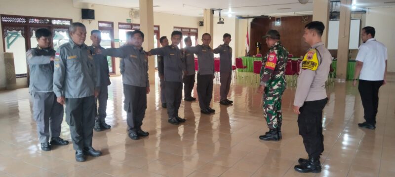 Latihan PBB Digelar di Kelurahan Joyotakan, Satlinmas Didorong Lebih Disiplin dan Sigap