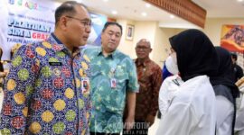 Drs. Arifin M.AP Wali Kota bersama Wakil Wali Kota Jakarta Pusat mempertanya kesiapan peralihan kepada para peserta.