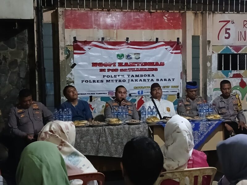 Polsek Tambora Bangun Kepercayaan Publik Lewat Ngopi Kamtibmas di Pos Satkamling.
