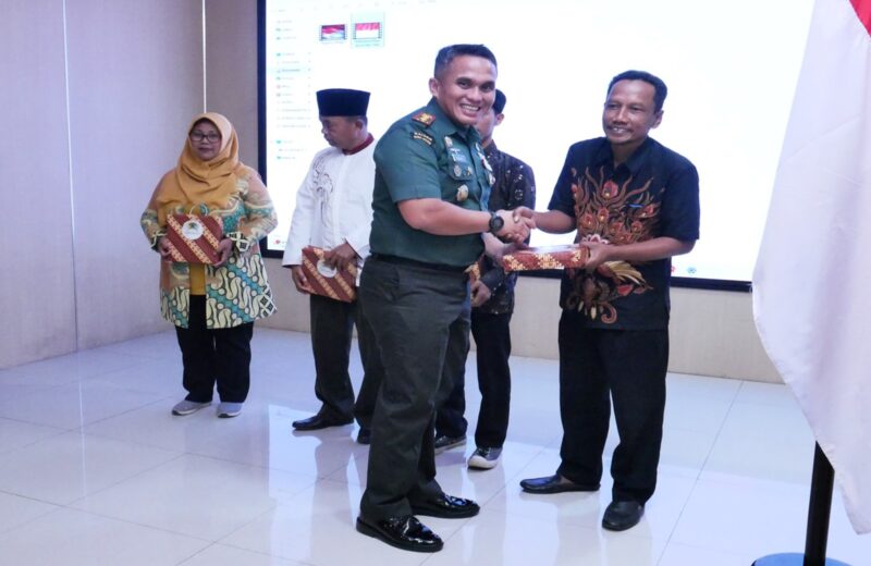 Kapten Inf Slamet Gunarto (Danramil 0808/15 Gandusari), Kapten Inf Suwito (Pasi Ter Kodim 0808/Blitar), serta perwakilan Tokoh Agama, Tokoh Masyarakat.