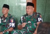 Foto: Komandan Detasemen Polisi Militer (Dandenpom) V/1 Madiun Letkol CPM Juni S. Kurniawan memberikan arahan kepada personel saat kegiatan doa bersama dalam rangka memperingati Hari Ulang Tahun (HUT) ke-80 Polisi Militer Angkatan Darat (Pomad) di Musala Al Hidayah, Madenpom V/1 Madiun, Kota Madiun