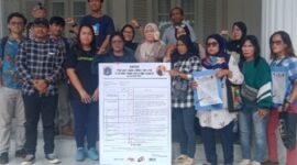 Foto: Koalisi Warga Jakarta Menyampaikan Delapan Catatan Kritis di Teras Gedung Balaikota, Jakarta Pusat, Senin (2/6). (Dok/Fhm/Okj).