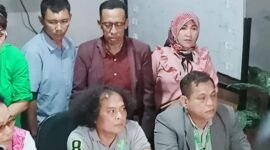 Foto: Yonny Dores didampingi Kuasa Hukum Deolipa Yumara. (Dok-Istimewa)