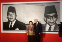 Foto: Presiden ke- 5 Megawati Soekarnoputri bersama Guntur Soekarnoputra. (Dok-Istimewa)