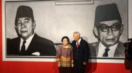 Foto: Presiden ke- 5 Megawati Soekarnoputri bersama Guntur Soekarnoputra. (Dok-Istimewa)
