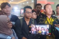 Foto: Tim Advokasi untuk Demokrasi bersama Korban saat Konferensi Pers di Bareskrim Polri, Senin (16/6/25). (Dok/Fhm/Okj)