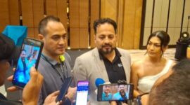 Foto: Ferry Irawan Brand Ambassador Water Analytics Indonesia (kiri). (Dok/Fhm/Okj)