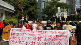 Aksi Mahasiswa NTB: Tuntut PT AMNT Bertanggung Jawab atas Pencemaran dan Dugaan Kejahatan Pajak.