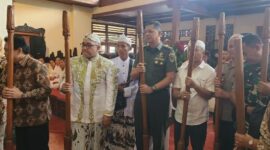 Foto: Alu Indung yang Dibawa Oleh Para Tamu Undangan Kehormatan di Acara Seren Taun Paseban Cigugur, Kuningan, Jawa Barat, Kamis (19/6/2025). (Dok/Fhm/Okj)