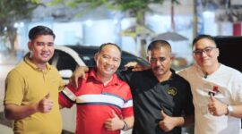 Foto: Willy Lesmana Putra, perwakilan dari keluarga besar Mangkunegaran, dan diikuti oleh beberapa tokoh masyarakat Riau, antara lain Dahen Tawakal (Pengurus Lembaga Adat Melayu Riau Bengkalis), Solihin (Tokoh Pelestarian Alam), serta Beng Sabli (Tokoh Muda Riau). (Dok-Pribadi)