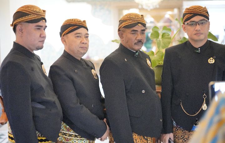 Foto: Willy Lesmana Putra Keluarga Mangkunegaran bersama Sejumlah Tokoh Penting dari Provinsi Riau. (Dok-Istimewa)