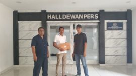 Hassanudin alias Hasan Bendot di gedung Dewan Pers adukan media langgar KEJ (Foto:OkJ)