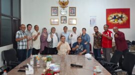 Ketua Noto, yang didampingi oleh Sekjen Bambang G.S, Wasekjen Ferry Nainggolan, dan anggota Pokja Fajar Arie Wibowo, bersama Ketua Kadin Jakarta Barat, Yan Wahyu Widodo, beserta jajaran pengurus.