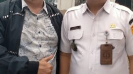 Lurah Bungur Tindaklanjuti Laporan Warga, Bangunan di Atas Saluran Air Dibongkar

