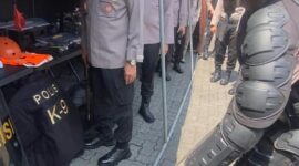 Rombongan yang terdiri dari Kakor Sabhara Baharam Polri Irjen Pol Drs. M. H. Ritonga, didampingi oleh M.Si, Brigjen Pol. Dr. Mokhamad Ngajib, S.I.K., M.H., Kombes Pol Dodi Rahmawan, S.I.K., M.H., Kombes Pol. Daru Cahyono S.I.K., dan AKBP Hendrik Purwonio S.H.