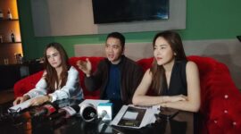 Foto: Dewi Wulan dan DJ Natagein, didampingi kuasa hukum, Ananta Rangkugo, SH. menggelar konferensi pers di Club Sevensix, Green House Cafe, Apartemen Lagoon, Bekasi, pada Rabu (2/7/2025). (Dok-fhm-okj)