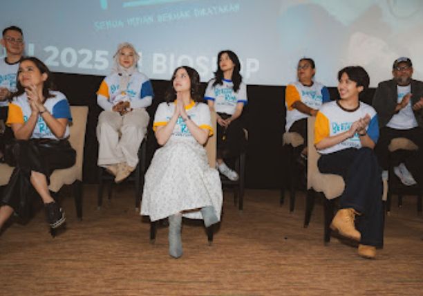 Foto: SinemArt, Bertaut Rindu: Semua Impian Berhak Dirayakan, resmi meluncurkan poster dan trailer perdana dalam konferensi pers yang digelar di Plaza Senayan, Jakarta, Jumat (4/7/2025). (Dok-Istimewa)