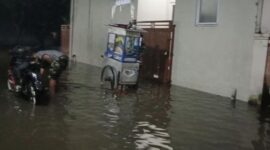 Foto: Sebagian Rumah di Perumahan Griya Asri Taman Mini Terendam Banjir Sejak Minggu sore, (6/7/2024). (Dok-Istimewa)