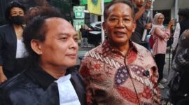 Foto: Kuasa Hukum Fariz Rm Deolipa Yumara bersama Saksi Ahli Komjen Pol (Purn) Dr. Anang Iskandar, S.H., M.H. (Dok-Fhm-Okj)