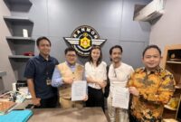 Foto: Kimberly Ryder dan Edward Akbar Didampingi Kuasa Hukum Masing-masing saat Mediasi di Polres Jakarta Selatan, Jumat (11/7/2025). (Dok-Istimewa)