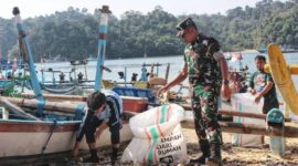 Bersih Pantai hingga Dialog Ekonomi: Danrem 083/Bdj Tunjukkan Wajah Humanis TNI