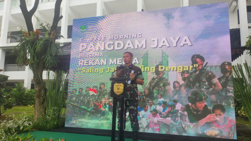 Pangdam Jaya Mayjen TNI Deddy Suryadi menggelar Coffee Morning bersama insan media di Makodam Jaya, Cililitan, Jumat (8/8/2025).