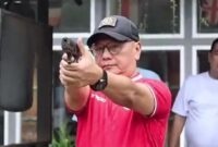 Ketua PWI Jaya Kesit B. Handoyo sedang membidik 