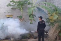 Forum Komunikasi Anak Betawi (FORKKABI) RW 04 Kelurahan Duri Kepa menggelar kegiatan fogging